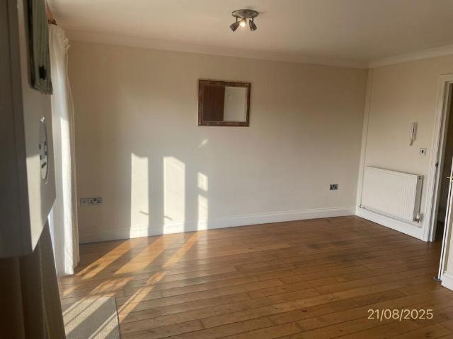 Apartment for rent in Carmarthen
