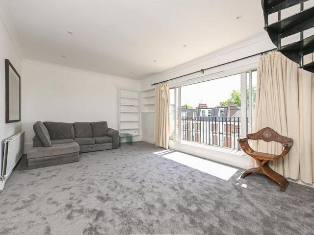 Apartment for rent in Brook Green, Greater London