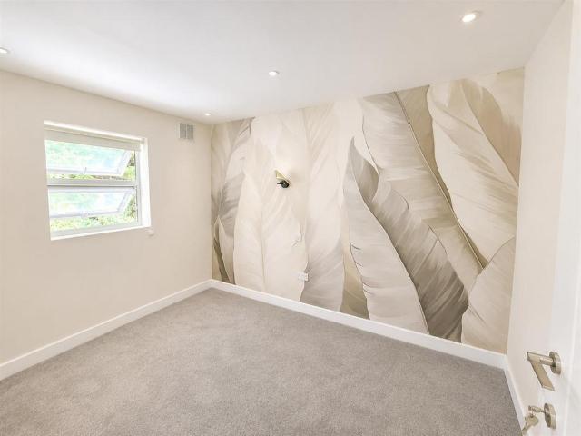 Apartment for rent in Pachesham Park, Surrey