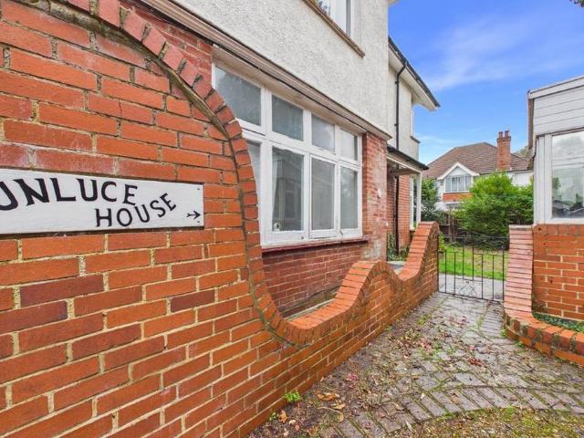 Apartment for rent in Mindenhurst, Surrey Heath