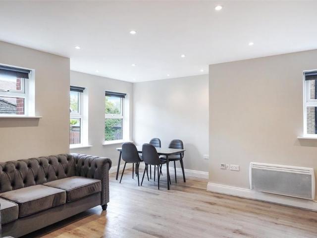 Flat for rent in Ripley Springs, Row Town