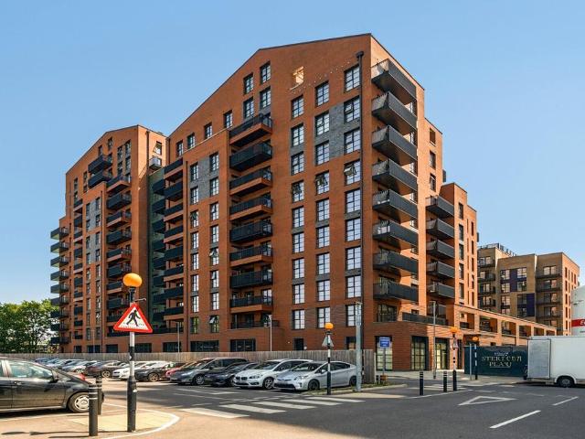 Flat for rent in London Borough of Merton, Greater London
