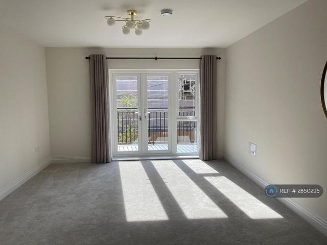 Apartment for rent in Daws Hill, Cressex