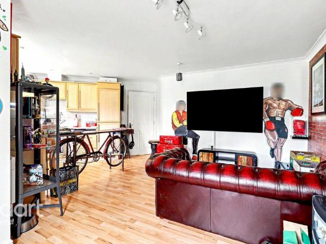 Flat for rent in Purfleet, Essex