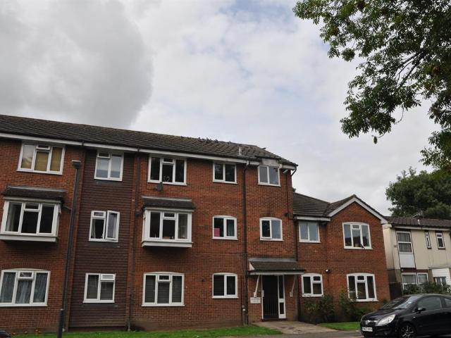 Flat for rent in Harrow Weald, Greater London