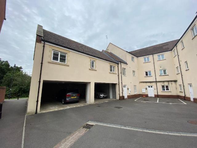 Flat for rent in Haydon End, Abbey Mead