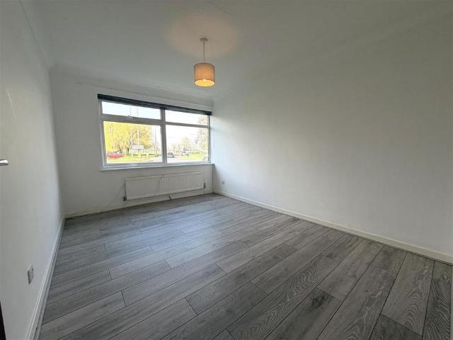 Apartment for rent in Thorpe, Row Town