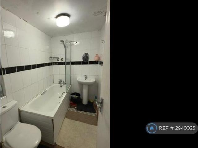 Apartment for rent in Whitton, Greater London