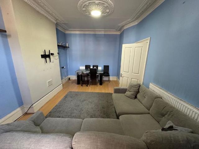Apartment for rent in Loxford, Seven Kings