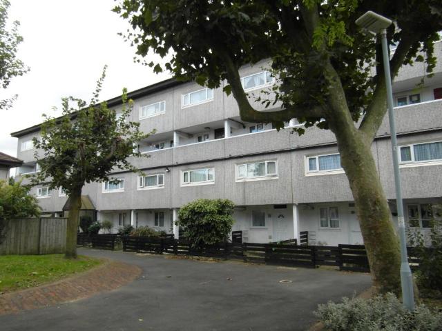 Flat for rent in London Borough of Hounslow, Cat Hill
