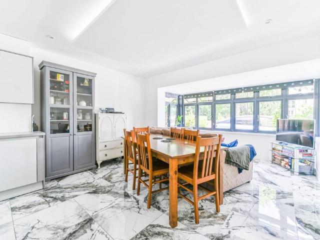 Flat for rent in Purley, Purley
