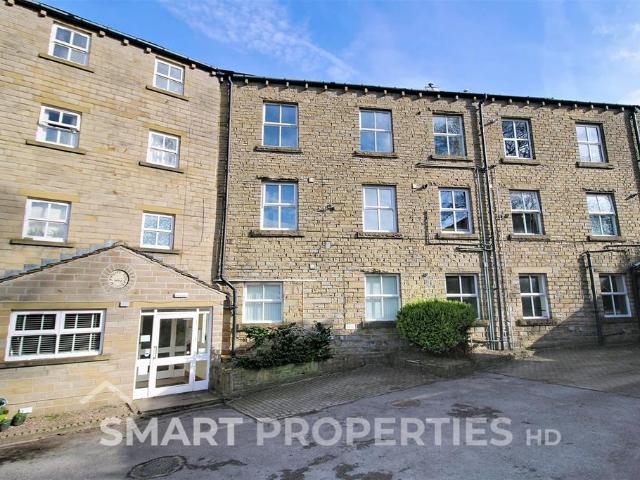 Flat for rent in Lindley, West Yorkshire