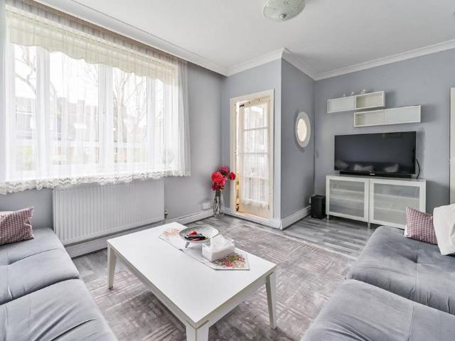 Apartment for rent in Stamford Hill, Greater London
