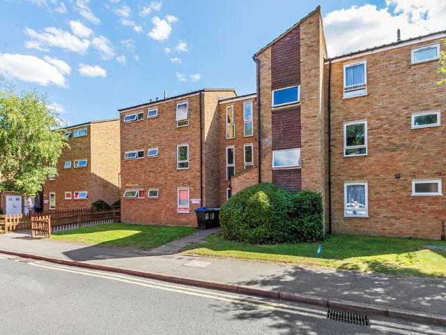 Flat for rent in Halfway Street, Greater London
