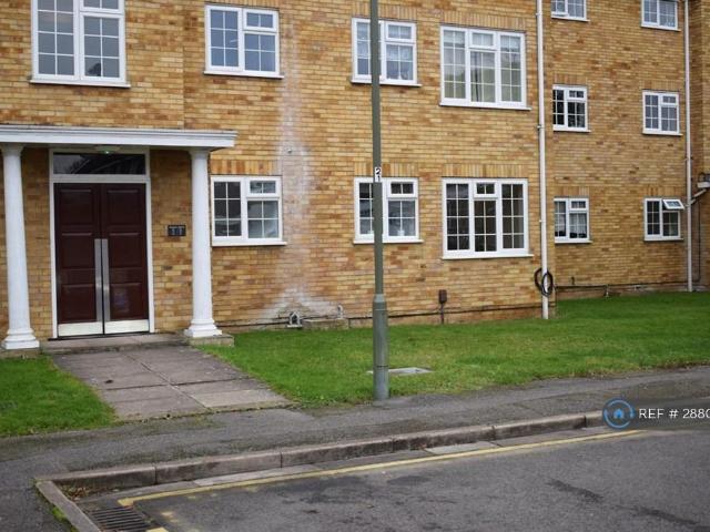 Flat for rent in Birch Green, Lower Halliford