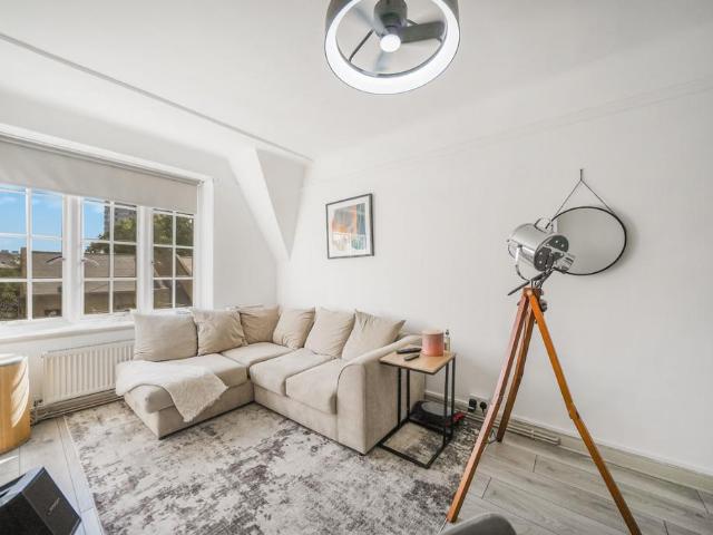 Flat for rent in South Hampstead, Greater London