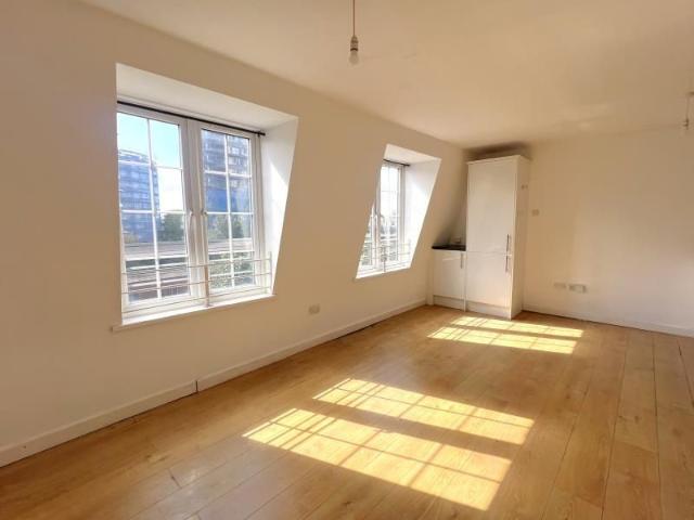 Apartment for rent in Horsell, Woking