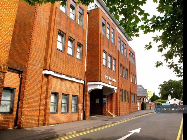 Flat for rent in Enborne, West Berkshire