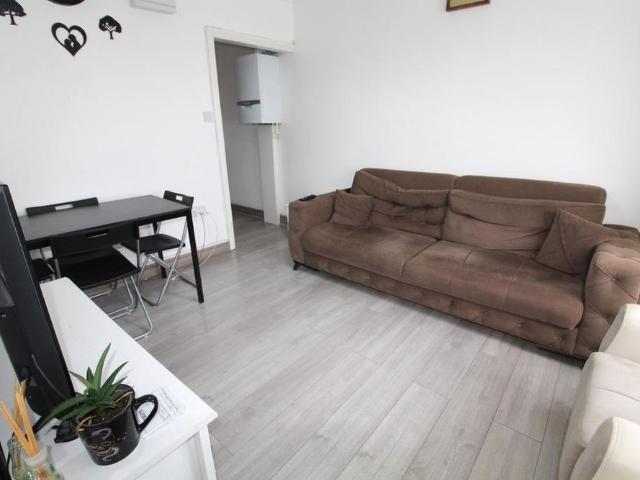 Apartment for rent in Freezywater, Greater London