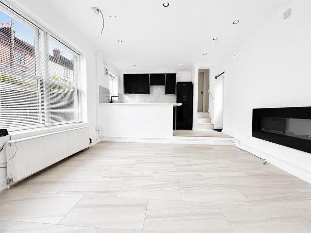 Apartment for rent in Round Hill, Brighton