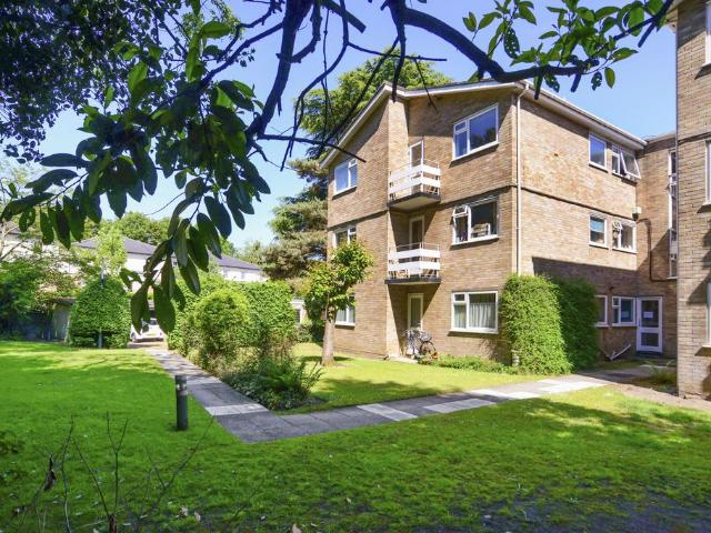 Flat for rent in Blackhills, Surrey
