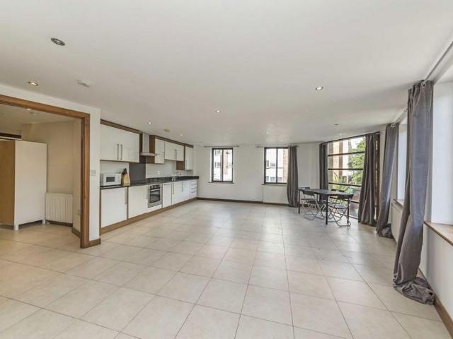 Apartment for rent in Maitland Park, Greater London