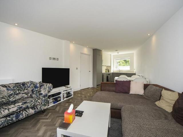 Apartment for rent in Petts Wood, Greater London