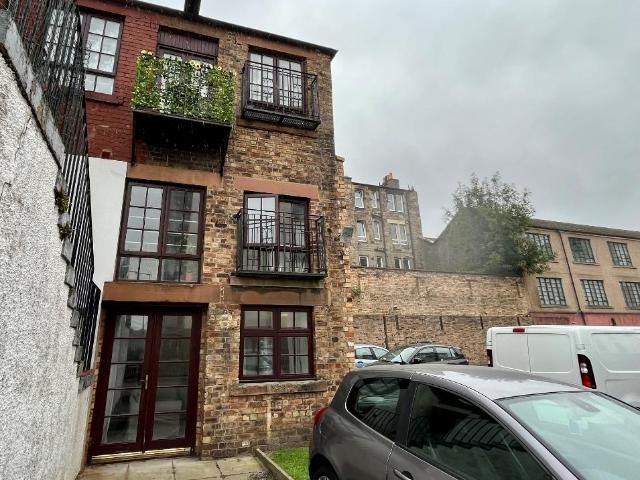 Flat for rent in Leith, Scotland