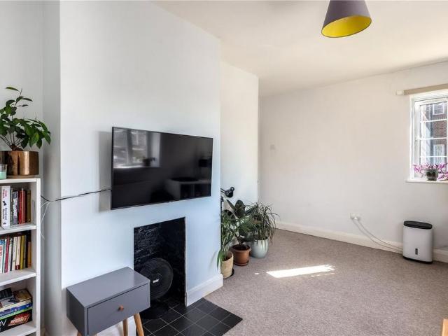 Apartment for rent in Shacklewell, Greater London