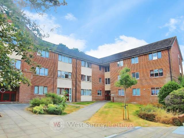 Flat for rent in Woking, Surrey
