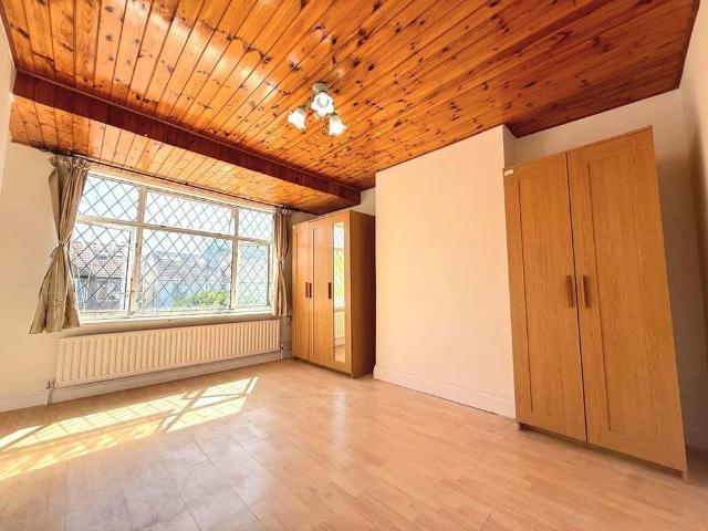 Apartment for rent in Harrow Weald, Greater London