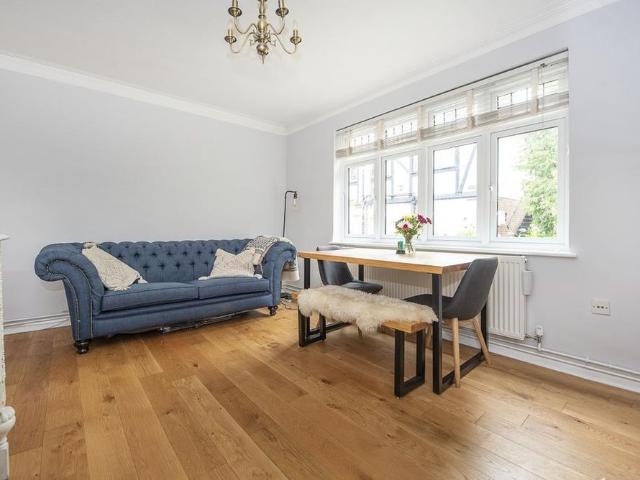 Apartment for rent in Strawberry Hill, Greater London
