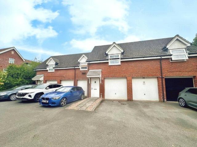 Flat for rent in Hedge End, Helford