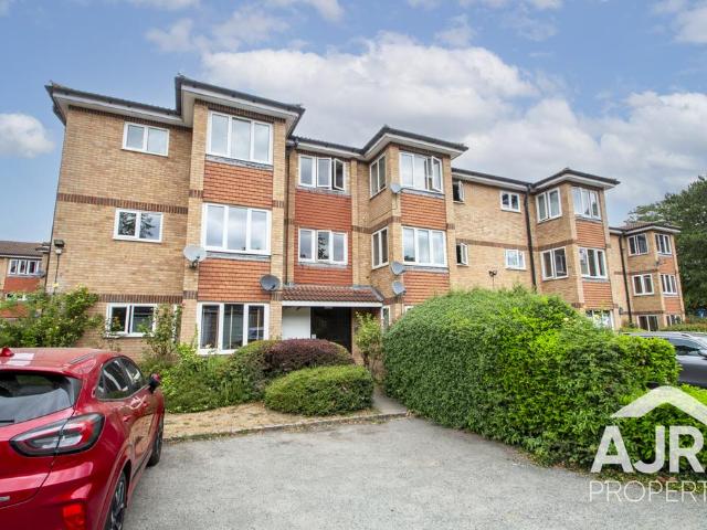 Flat for rent in East Wickham, Greater London