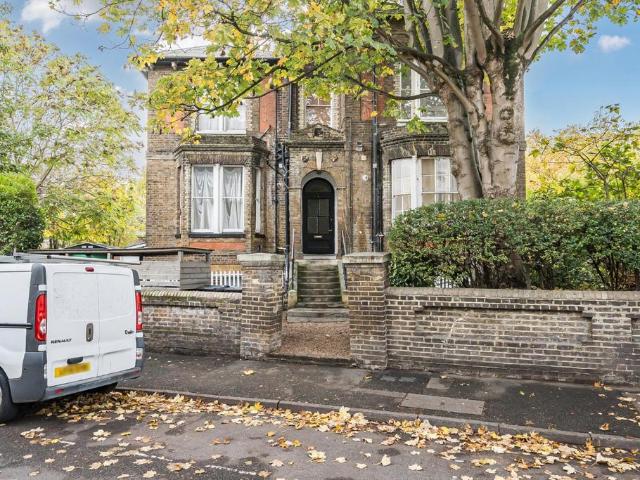 Flat for rent in Surbiton, Greater London