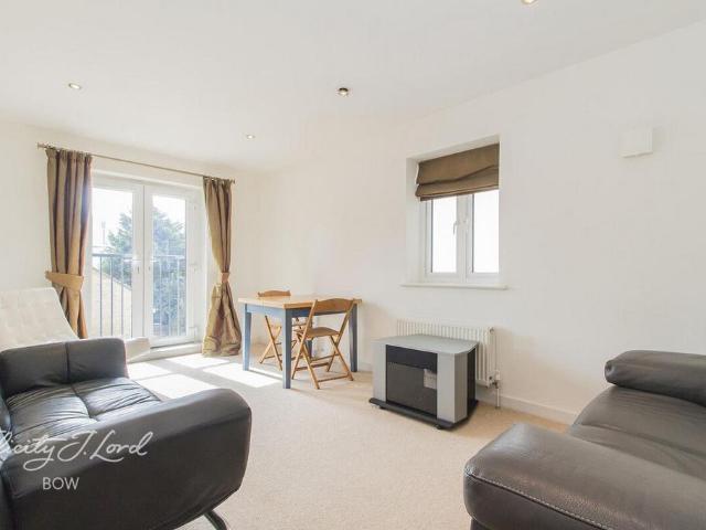 Flat for rent in Bromley-by-Bow, Poplar Grove