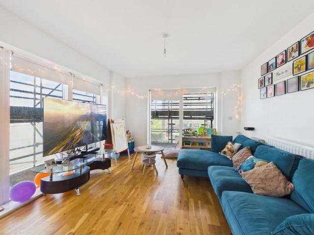 Flat for rent in Swanscombe and Greenhithe, Monks Orchard