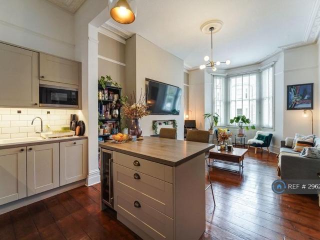 Flat for rent in Surbiton, Greater London