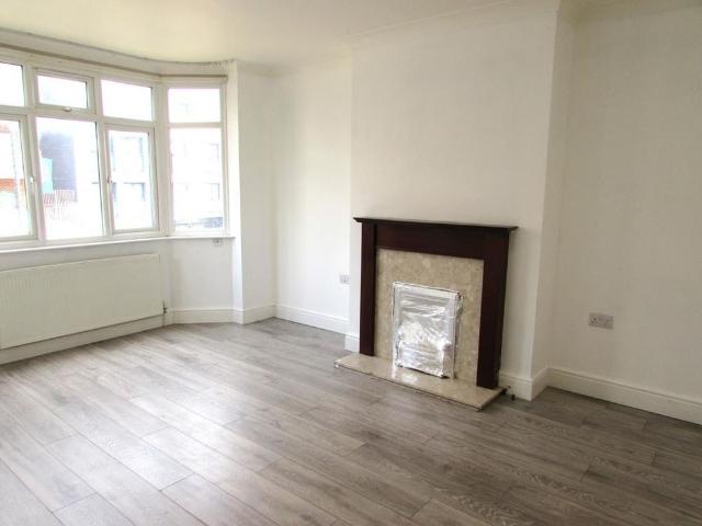 Apartment for rent in Harrow Weald, Greater London
