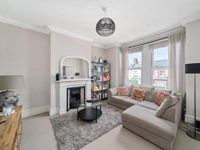 Flat for rent in London Borough of Merton, Greater London