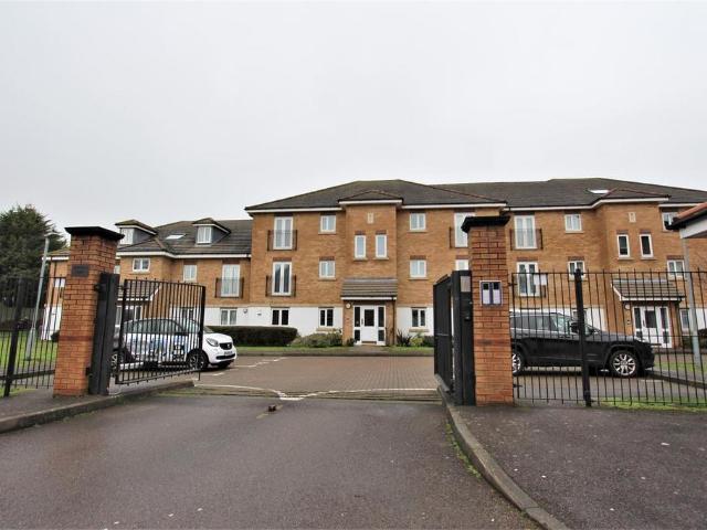 Flat for rent in Cockfosters, Greater London