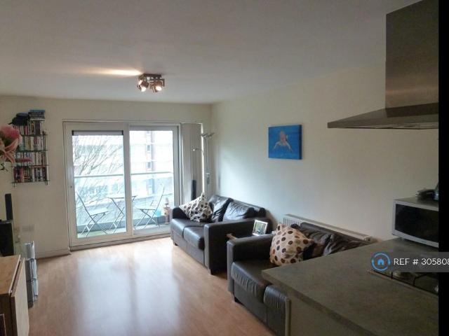 Flat for rent in Ratcliffe, Greater London