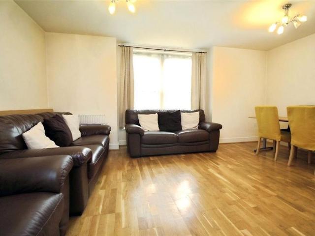 Apartment for rent in Egham, Runnymede