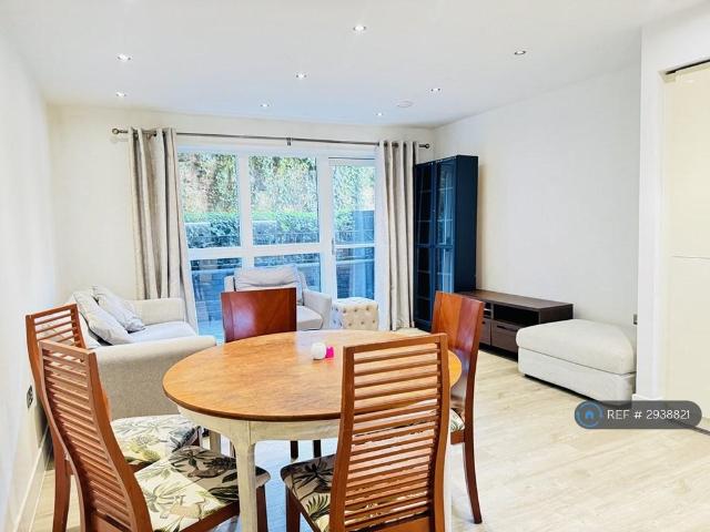 Flat for rent in Kenton, Greater London