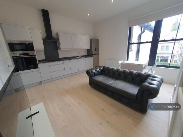 Flat for rent in Broomfield, South Yorkshire