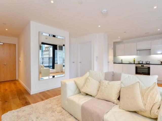 Flat for rent in London Borough of Croydon, Isle Of Man