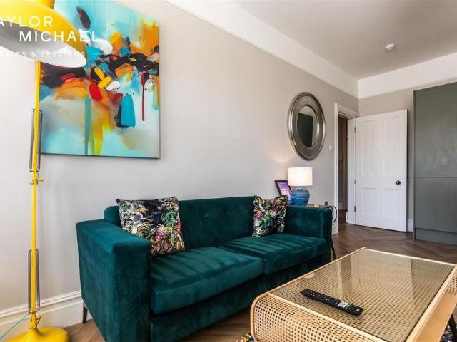 Apartment for rent in Round Hill, Brighton