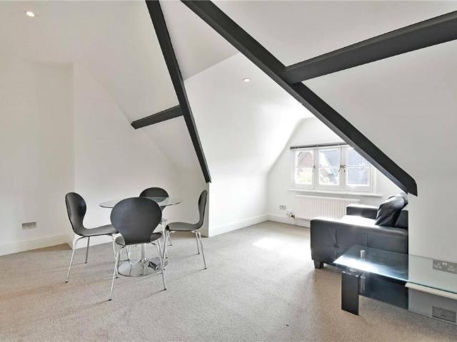 Flat for rent in Mapesbury, Greater London
