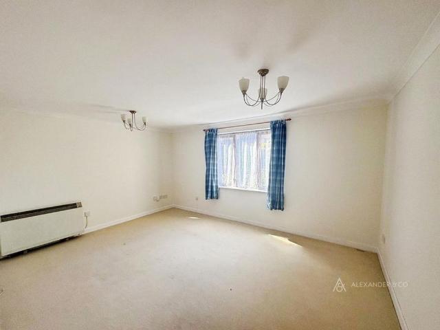 Apartment for rent in Ashlyns Estate, Pouchen End