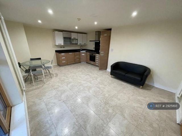 Flat for rent in East Greenwich, Greater London